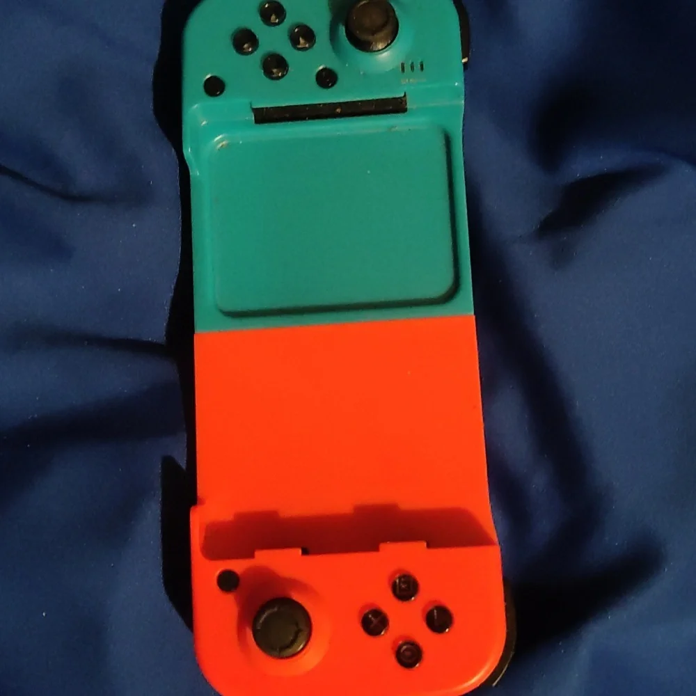 Handheld held gaming phone holder Bluetooth works with all phones and stretches